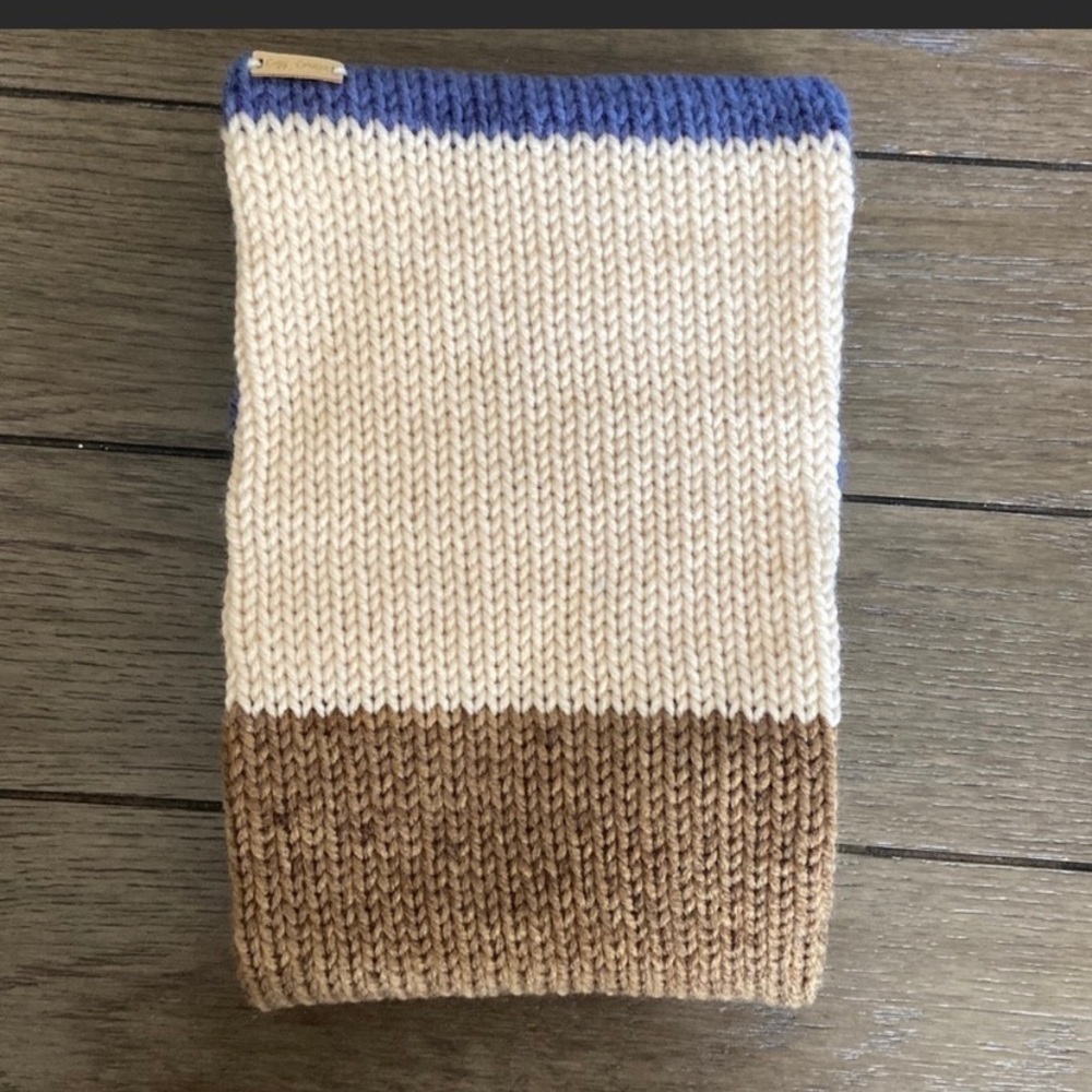 𝅺adult Knit Hats and Scarf Bundle - Picture 5 of 6